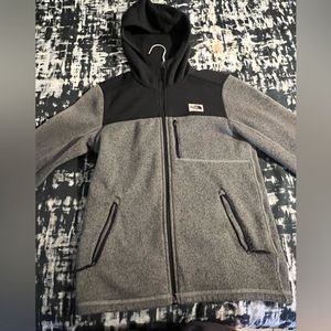 Men’s The North-Face Zip Up Jacket. Size: Small.